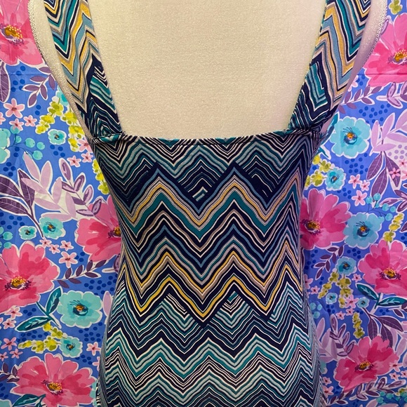 💕3 for $20 💕 Zigzag pattern blouse - Picture 2 of 5
